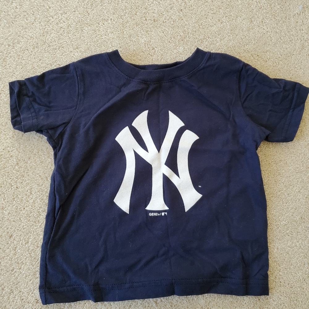 24 months Yankees tshirt